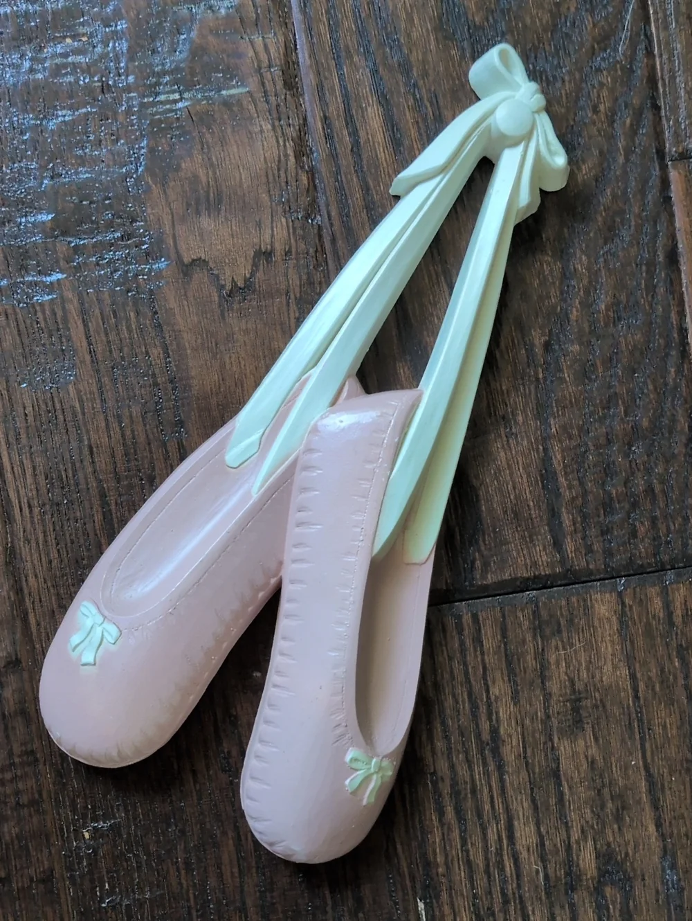 HOMCO I Vintage Pink Pointe Ballet Slippers Shoes Wall Hanging Ballerina Decor